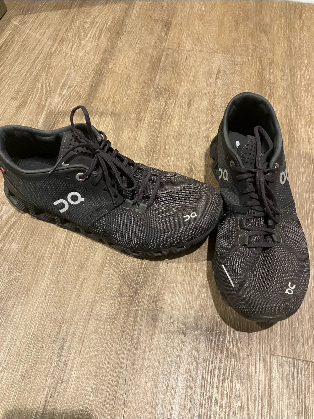 On Running women’s Black gray Cloud 5 Lightweight Running Shoes 7.5